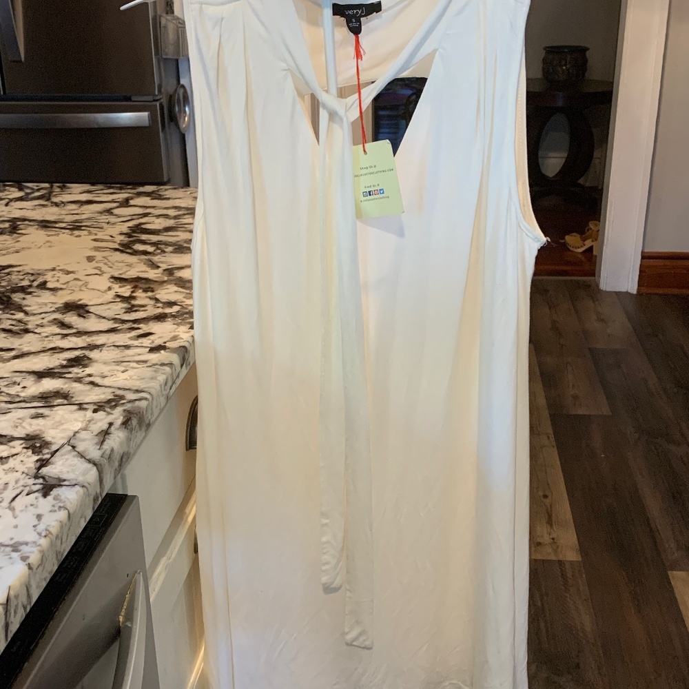 Very J open keyhole back dress. NWT.